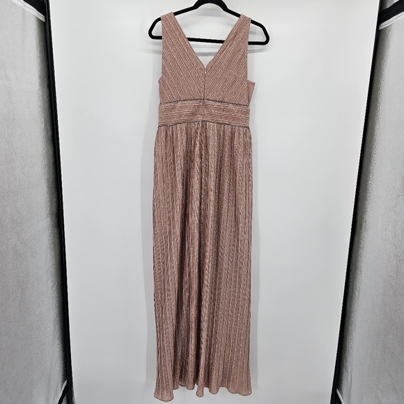 Adrianna Papell Pleated metallic vneck Gown Women size 8 Blush Pink maxi Formal - Picture 4 of 15